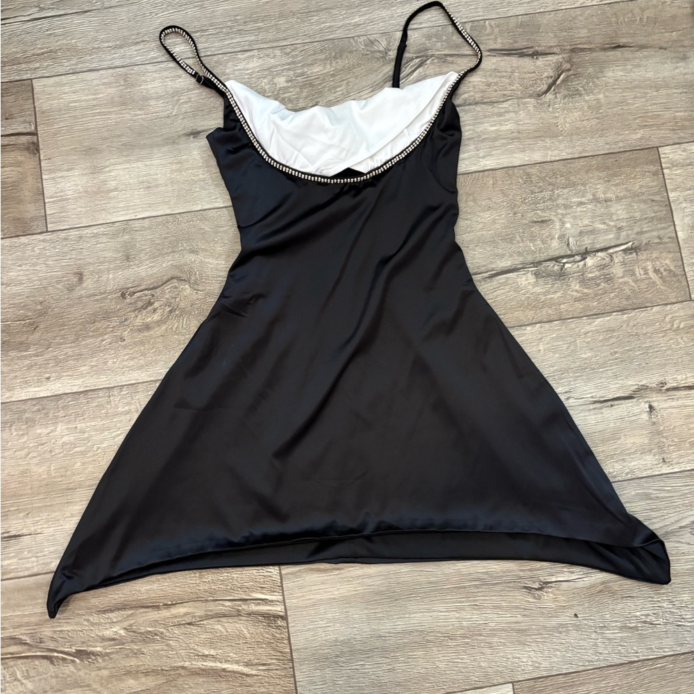 Black and White Chemise with Scoop Neckline